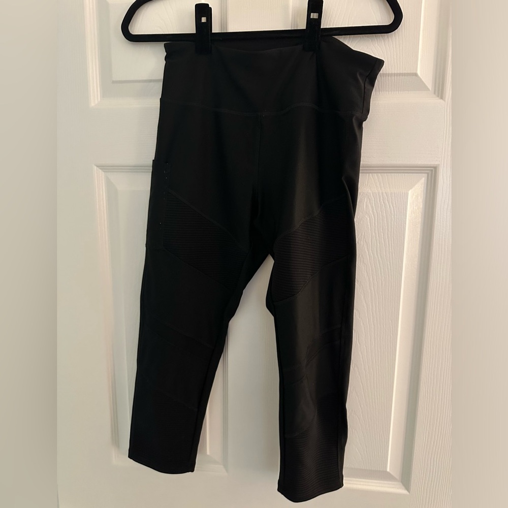 Crop Yoga Pants With Mesh Panels
